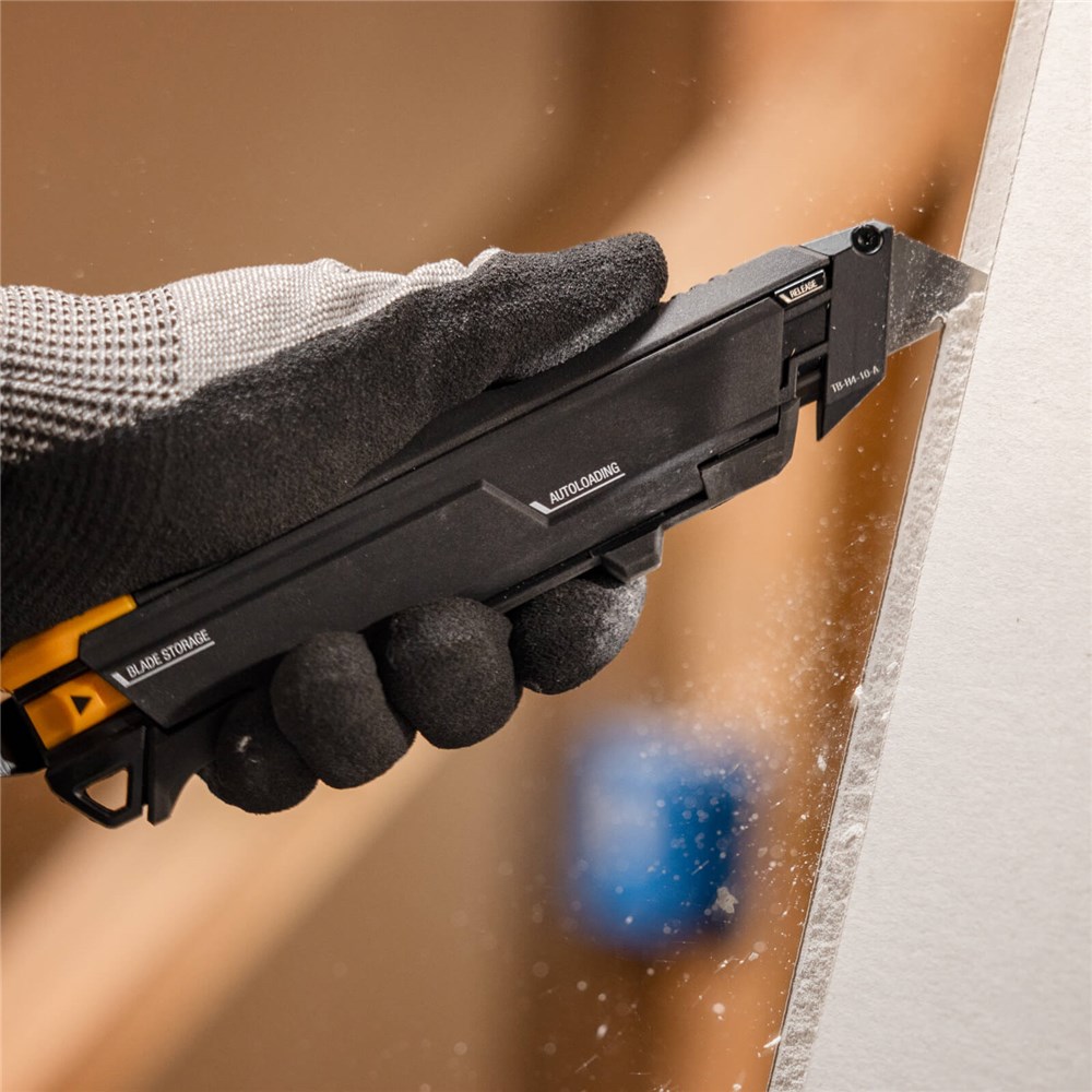 Auto-Loading Utility Knife